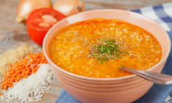 Una ricetta semplice e salutare: la zuppa di pomodoro e bulgur
