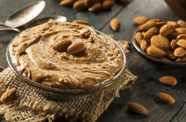 Tutto sul burro di mandorle: ideale per la cucina e la bellezza al naturale