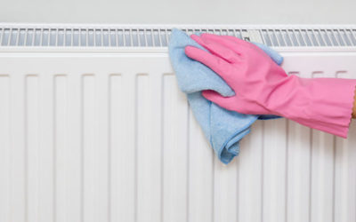 Bisogna pulire i termosifoni per avere un aria più sana e maggiore igiene in casa: ecco come fare