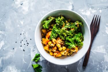 Curry vegano di patate e cavolo riccio: ricetta ed ingredienti