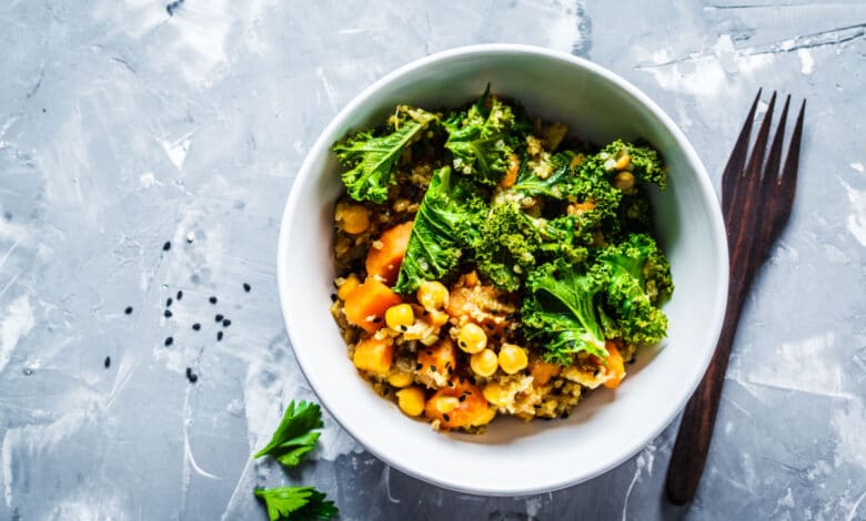 Curry vegano di patate e cavolo riccio