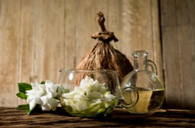 Cura del corpo e dei capelli con l’olio di monoi, la pianta simbolo di Tahiti