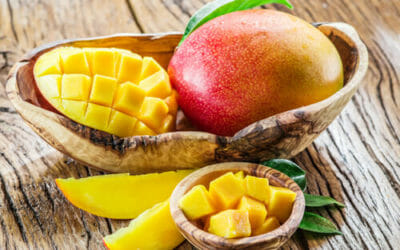 Le proprietà del mango, le ricette più buone e la guida per tagliarlo facilmente