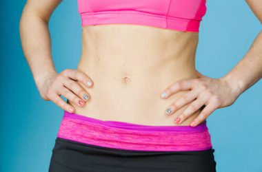 Consigli pratici per avere la pancia piatta: vediamo l’alimentazione e gli sport più adatti