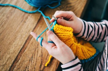 7 buone ragioni per lavorare a maglia: un’attività dai tanti benefici diretti e indiretti