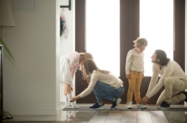 Perché togliere le scarpe in casa è meglio? Igiene, salute e non solo…