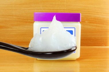 Tutto gli usi domestici e cosmetici della vaselina o petrolato