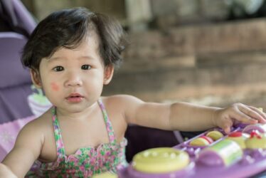 Scoprite tutte le cause delle macchie bianche sulla pelle