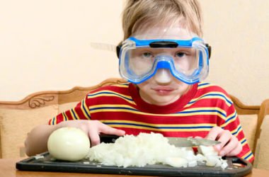 Sai perché la cipolla fa piangere? Ecco perché i nostri occhi lacrimano