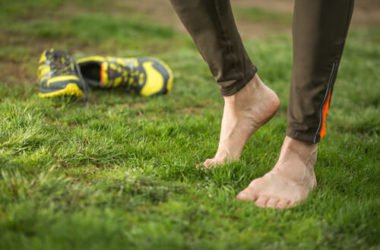 I benefici (e i rischi) del barefoot running, ovvero correre a piedi nudi