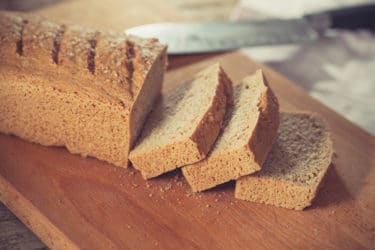 Come fare il pane senza glutine in casa: la ricetta per fare un pane soffice e croccante