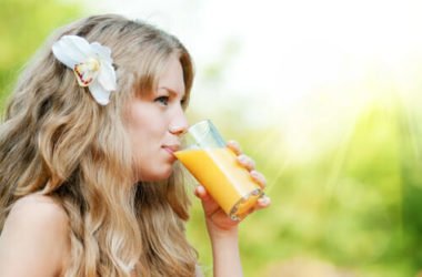 Le migliori ricette di frullati per la pelle: contro l’acne, per pelli disidratate e altri problemi