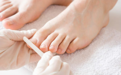 Tutto sulla pedicure, la cura estetica delle nostre estremità: chi la pratica e come farla