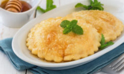 Come preparare le seadas, il dolce tipico della Sardegna, che origini hanno e da dove deriva il nome