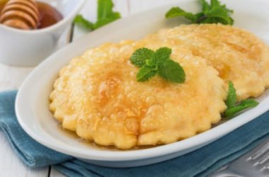 Come preparare le seadas, il dolce tipico della Sardegna, che origini hanno e da dove deriva il nome