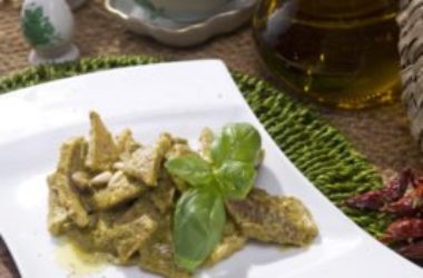 La ricetta dei testaroli, un piatto della tradizione contadina da riscoprire in molte varianti