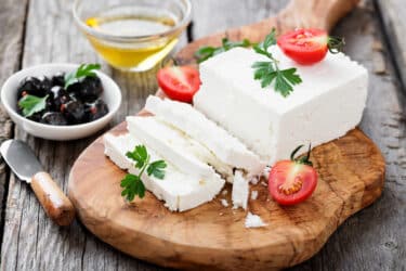 Tutto sulla feta, il formaggio della classica insalata greca