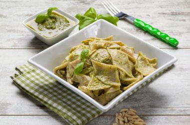 La ricetta dei testaroli, un piatto della tradizione contadina da riscoprire in molte varianti