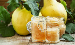 Ecco come preparare la marmellata di mele cotogne e come impiegarla in altre ricette dolci e salate