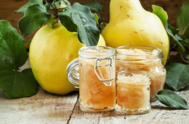 Ecco come preparare la marmellata di mele cotogne e come impiegarla in altre ricette dolci e salate