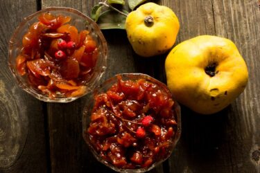 Ecco come preparare la marmellata di mele cotogne e come impiegarla in altre ricette dolci e salate
