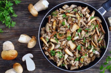 Un piatto gustoso per condire i primi e accompagnare i secondi: come fare i funghi trifolati
