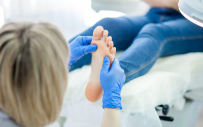 Chi è e quando serve il podologo, il medico del piede: la guida pratica