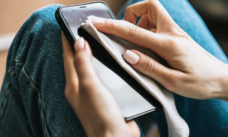 come pulire il cellulare