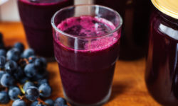 Un elisir di bellezza e salute: scopriamo le proprietà del succo d’uva