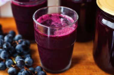 Un elisir di bellezza e salute: scopriamo le proprietà del succo d’uva
