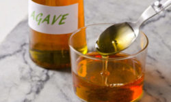 Dalla linfa dell’agave tequilana arriva lo sciroppo di agave, con elevato potere dolcificante e un minor indice glicemico rispetto allo zucchero