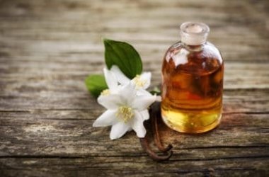 Le proprietà dell’olio essenziale di vaniglia, utile per la cura del corpo, ma anche in campo alimentare