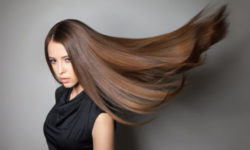 Per ottenere capelli lisci ed eliminare l’effetto crespo in modo naturale seguite i nostri consigli