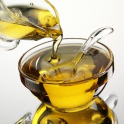 Dalla linfa dell’agave tequilana arriva lo sciroppo di agave, con elevato potere dolcificante e un minor indice glicemico rispetto allo zucchero