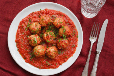 Polpette vegetariane al sugo: la ricetta facile, sana e irresistibile