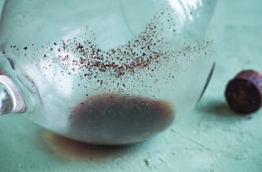 Tutto sul tannino, una difesa dalle piante che serve per tingere i tessuti, e si trova anche nel vino, nella birra e altre bevande