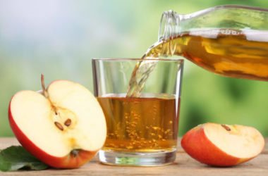 Bere succo di mela per fare il pieno di energia e dissetarsi: ecco come farlo in casa!