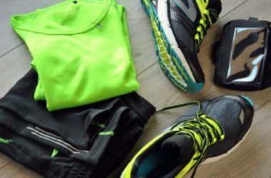 La guida pratica per lavare i capi sportivi in modo efficace e possibilmente sostenibile