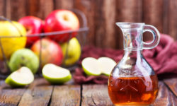 Come usare l’aceto di sidro di mele in cucina o anche come rimedio naturale
