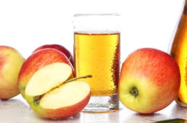 Bere succo di mela per fare il pieno di energia e dissetarsi: ecco come farlo in casa!