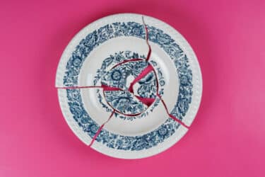 Sai come fare la raccolta differenziata della ceramica correttamente? La guida facile