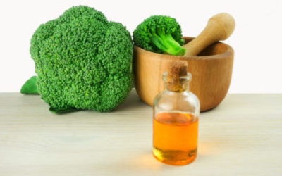 L’olio di broccoli ha effetto lisciante e anticrespo per i capelli ed è protettivo e rigenerante per pelli mature