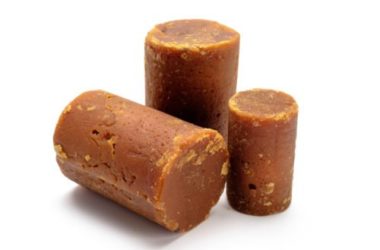 Tutto sullo zucchero di palma: da quale varietà deriva e come utilizzare questo zucchero dal sapore caramellato e il colore scuro dei fiori