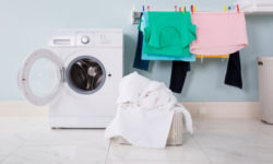 Sai come stendere i panni correttamente? La guida facile per ogni tipo di bucato