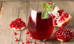 Tutti i benefici del succo di melograno, una bevanda che è un vero e proprio concentrato di salute