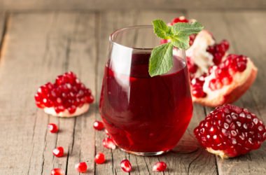 Tutti i benefici del succo di melograno, una bevanda che è un vero e proprio concentrato di salute