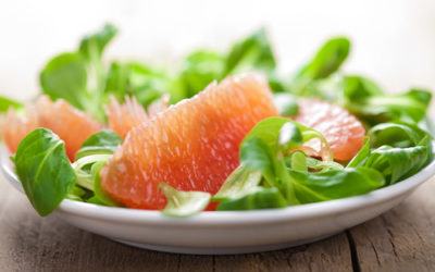 Provate l’insalata di pompelmo, ricetta estiva molto gradevole ed efficace contro il caldo