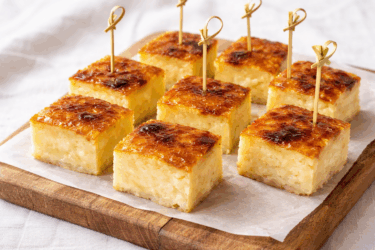 Torta di riso cremosa, senza uova né latte (e con crosticina caramellata): adatta a chi è intollerante