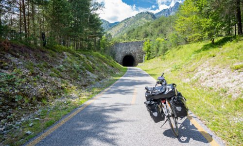 La ciclovia Alpe Adria offre una vacanza in sella a tutta la famiglia attraverso i meravigliosi paesaggi del Friuli e dell’Austria