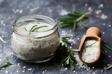 3 ricette per fare il sale aromatizzato in casa che ti sorprenderanno
